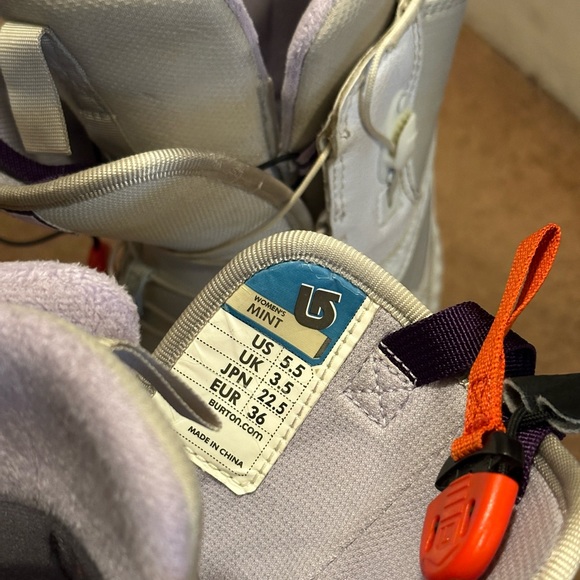 Burton Women’s Snowboard Boots Mint US 5.5 Preloved - Picture 9 of 16